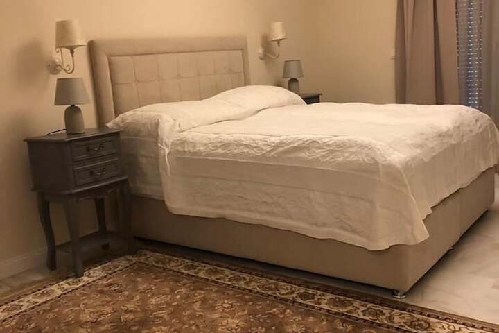 Room 8 of 48