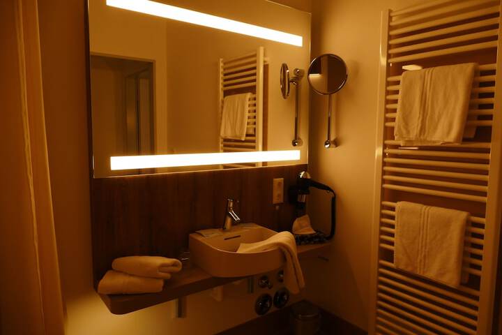 Room 53 of 64