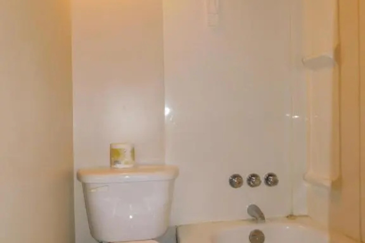 Room 6 of 9