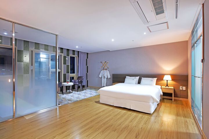 Room 17 of 62