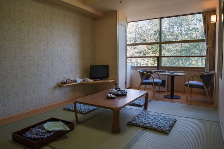 Room 6 of 15