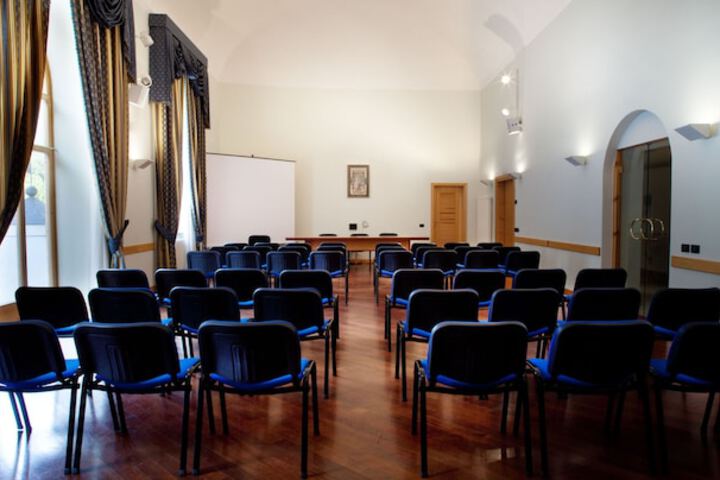 Room 16 of 32