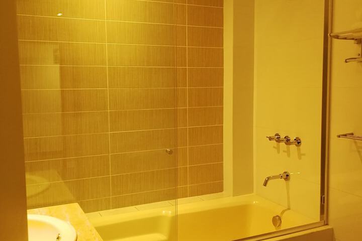 Room 32 of 47