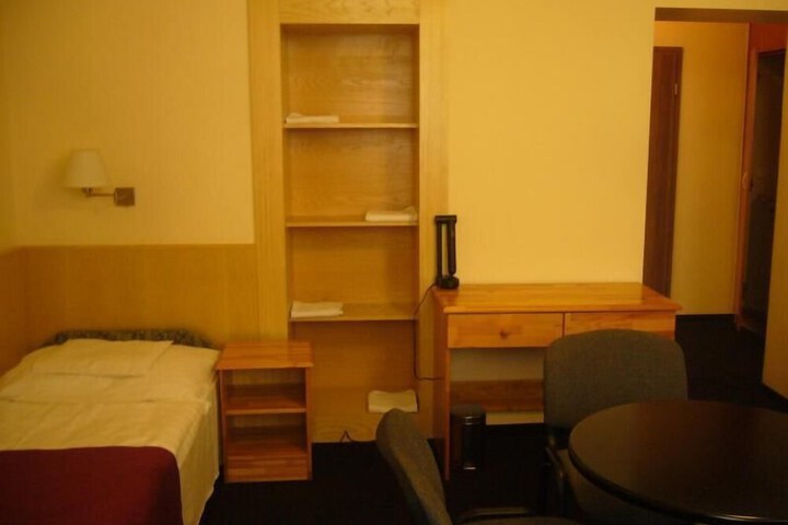 Room 17 of 49