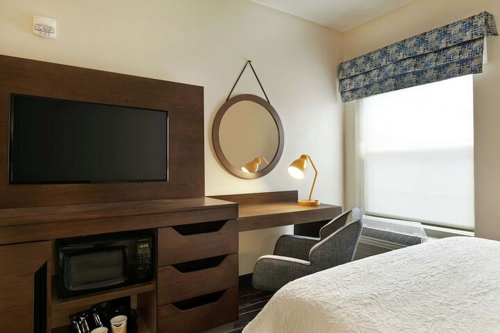 2 Queen Beds (5 of 9)