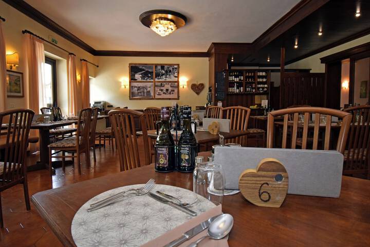 Dining 34 of 53