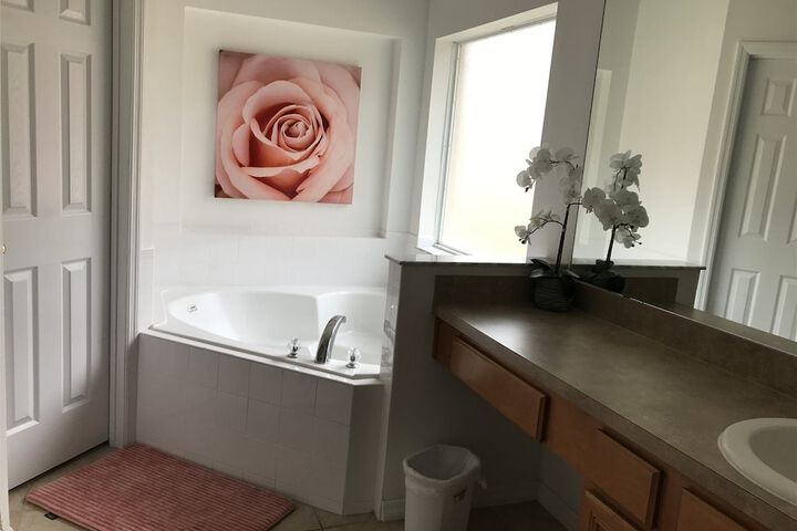 Room 17 of 33