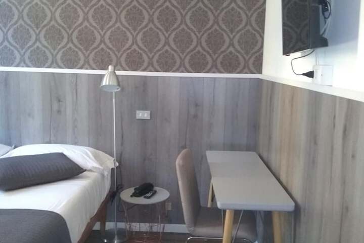 Room 17 of 37