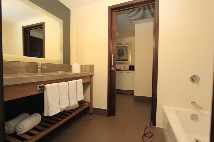 Room 27 of 65