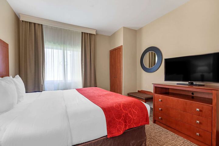 1 King Bed Suite (38 of 44)