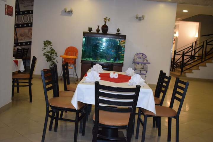 Dining 27 of 60