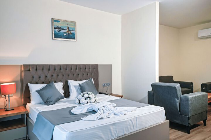 Room 8 of 28