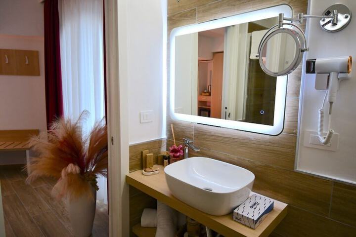 Room 32 of 51