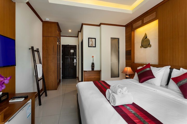 Room 16 of 40