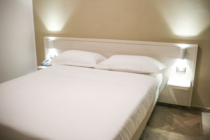 Room 9 of 62