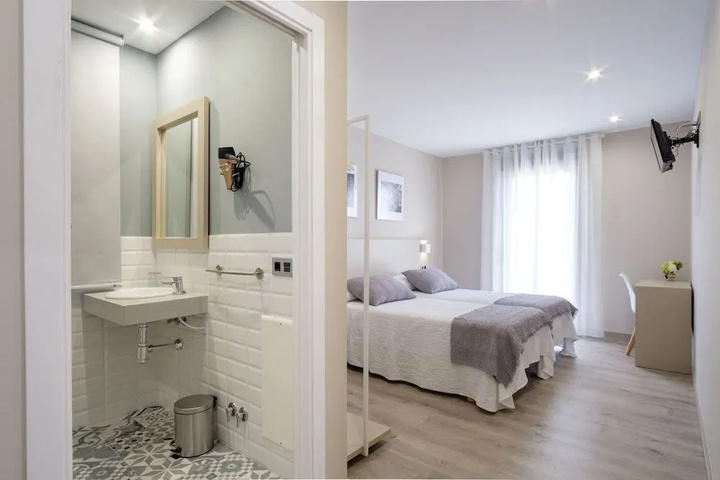 Room 4 of 11