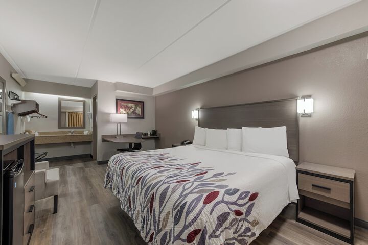 Standard | King Bed (10 of 18)