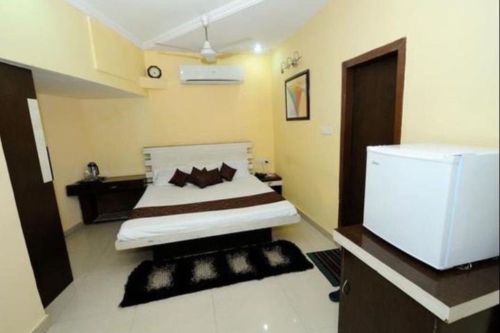 Room 8 of 14