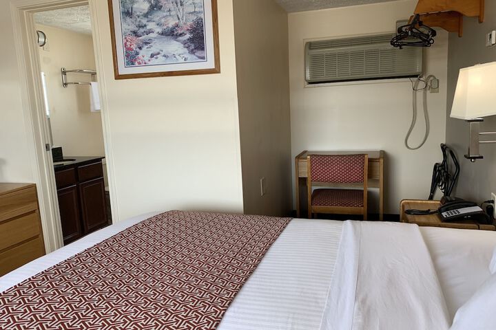 1 King Bed (3 of 6)