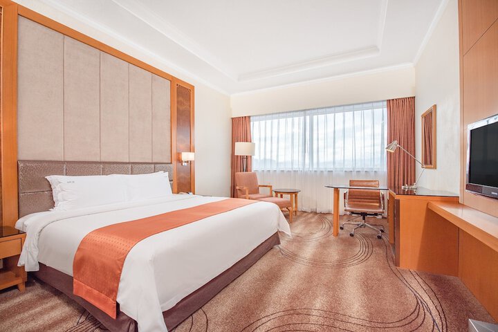 Room 5 of 65