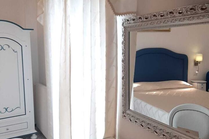 Room 9 of 50