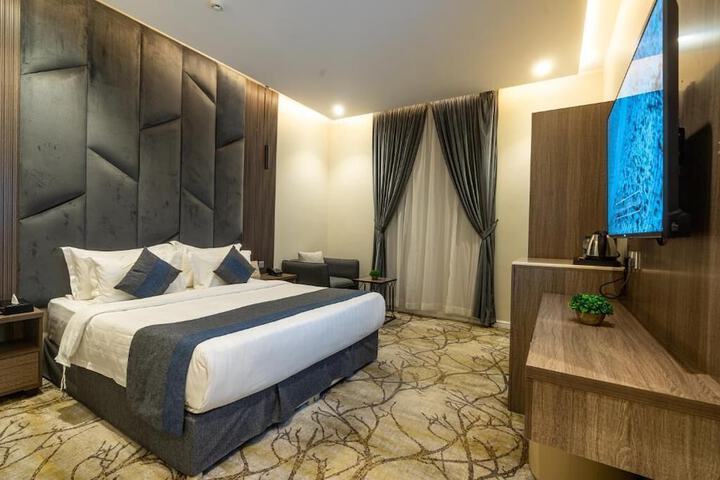 Room 7 of 19