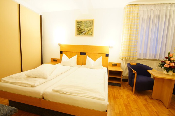Room 16 of 48