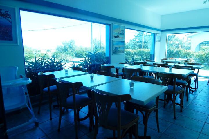 Dining 35 of 49