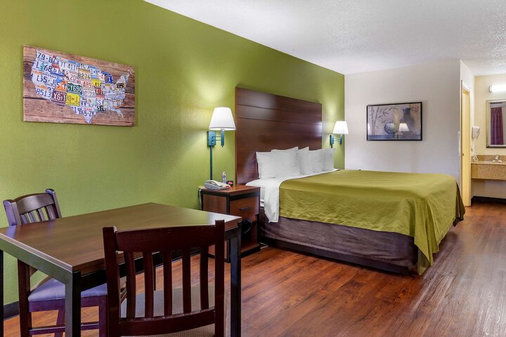 1 King Bed (3 of 8)