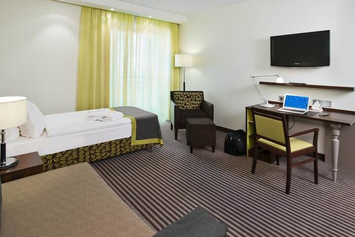 Room 5 of 72