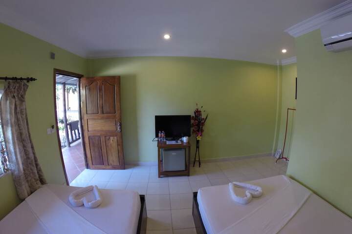 Room 4 of 37