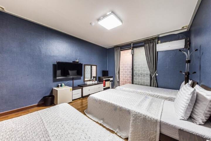 Room 34 of 52
