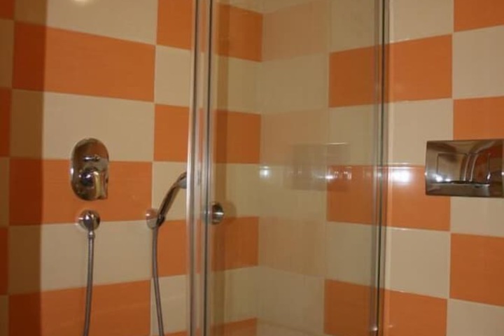 Room 14 of 25