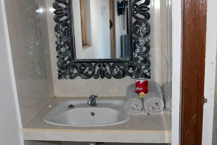 Room 28 of 65