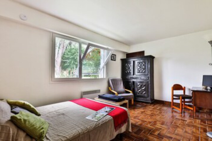 Room 7 of 16