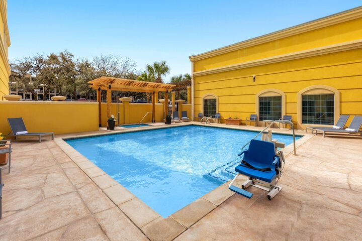 Hotel with Pool
