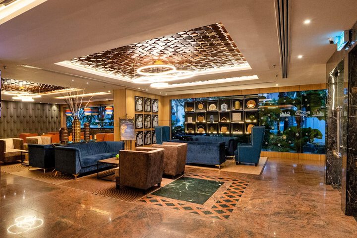 Entrance & Lobby