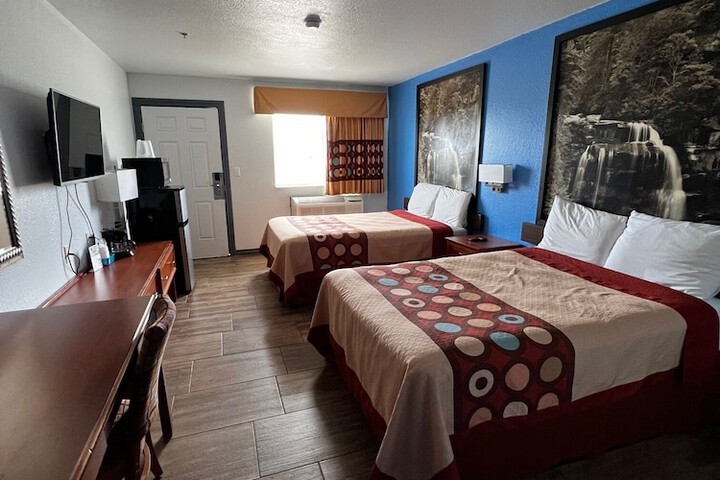 Room 2 of 6
