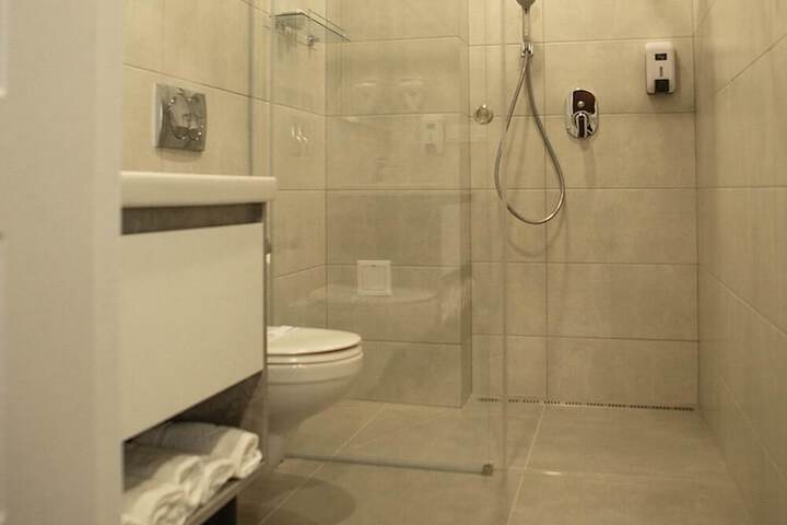 Room 65 of 102