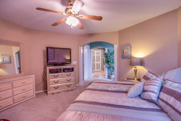Room 9 of 18