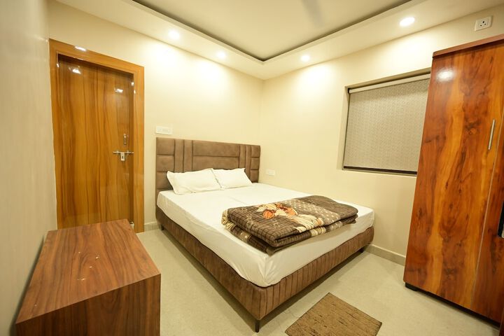 Room 13 of 90