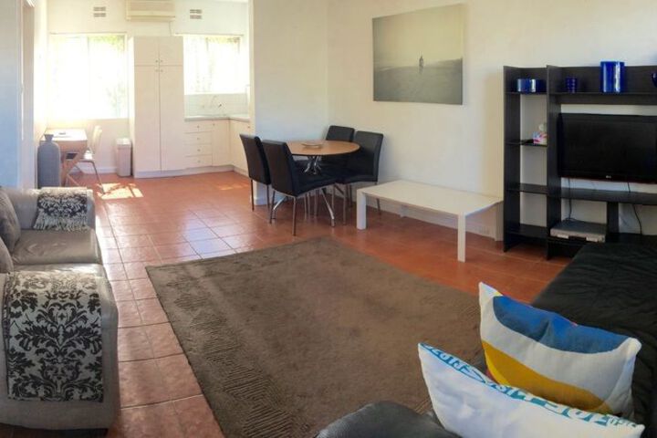Room 6 of 12