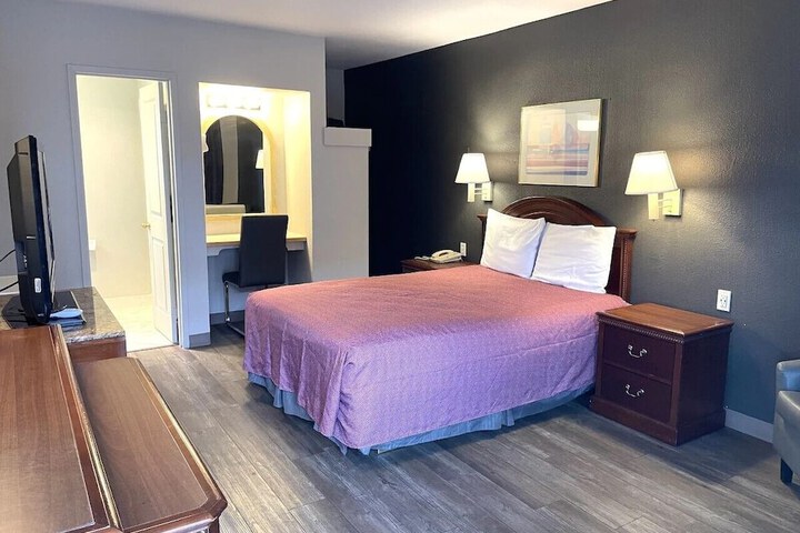 Room 14 of 34