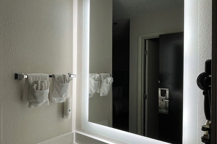 Bathroom sink