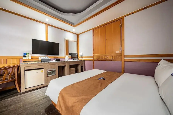 Room 3 of 13