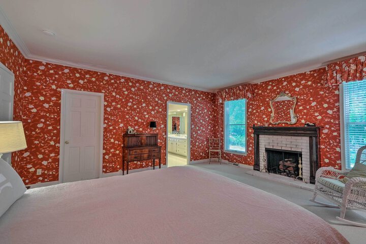 Room 3 of 44