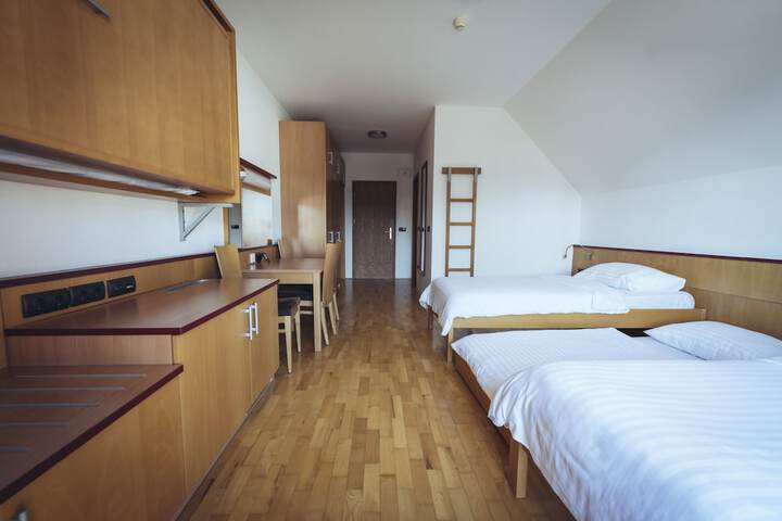 Room 19 of 136
