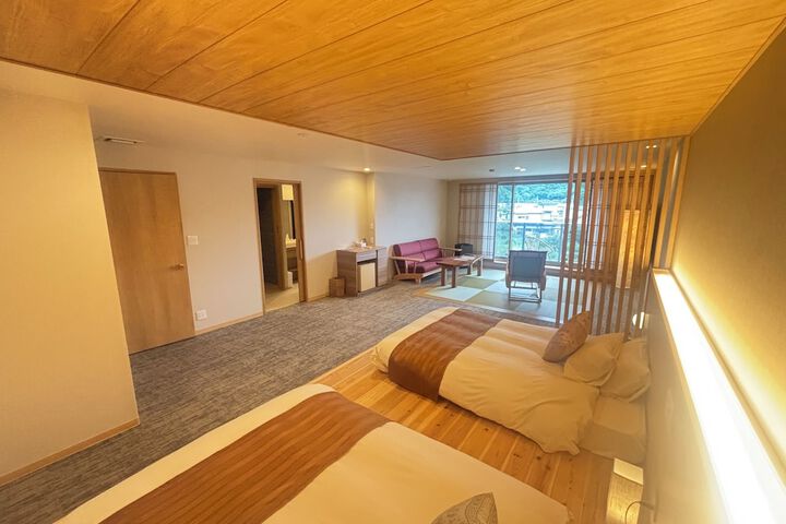Room 16 of 48