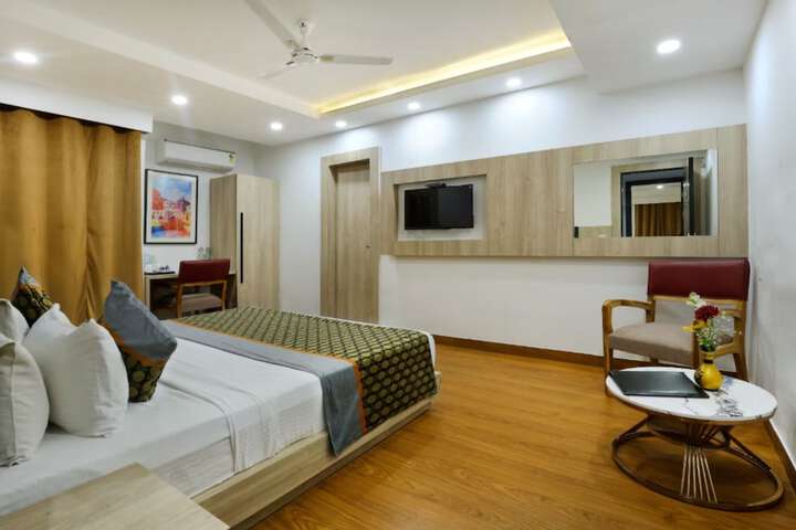 Room 9 of 15