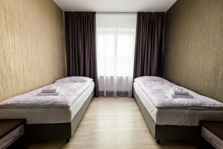 Room 6 of 32